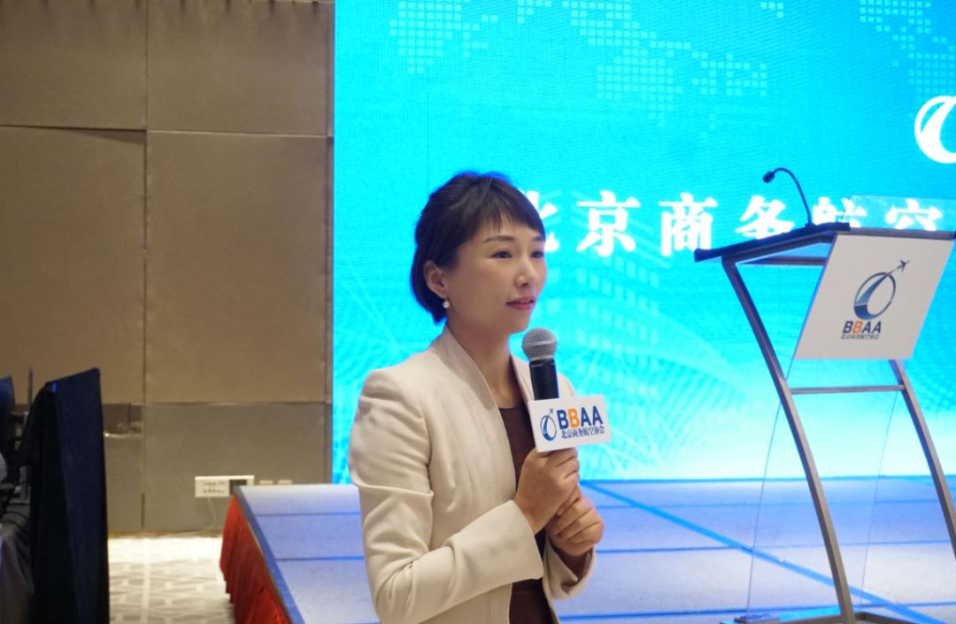 周主持.jpg